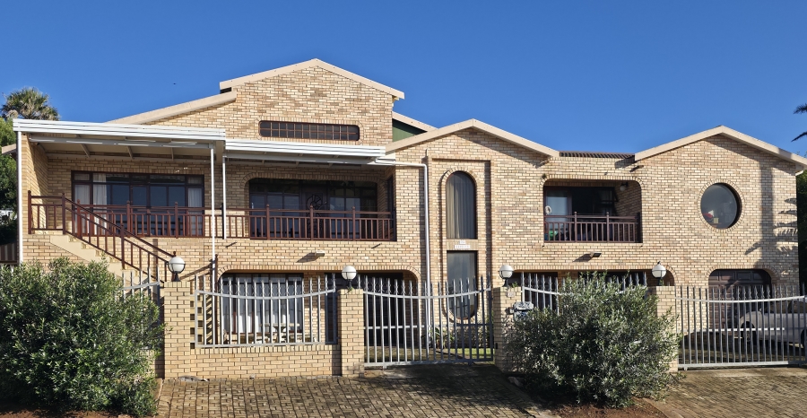 9 Bedroom Property for Sale in Noorsekloof Eastern Cape